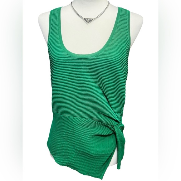Michelle Maron Green Loosely Ribbed Size Medium sleeeveless blouse - Picture 1 of 15